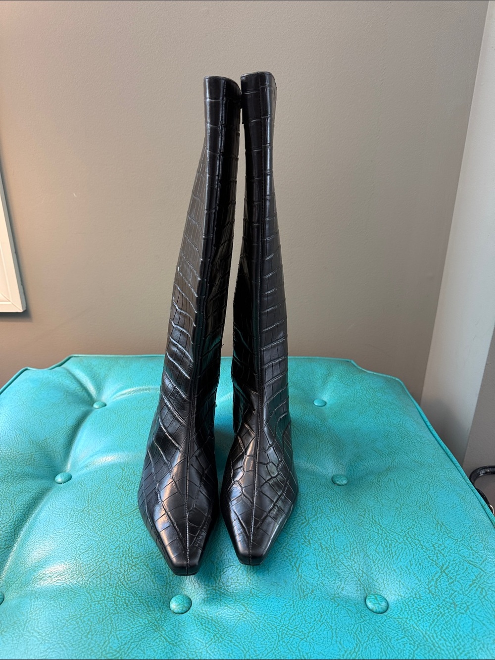 Gianni Bini Black Leather Croc-Embossed Textured Knee Boot Chic Stylish Edgy 8.5 - Picture 8 of 12